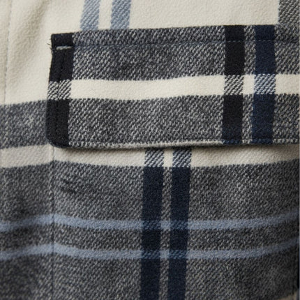 قميص رجالي شتوى كاروهات بجيوب امامية وياقة عاديه