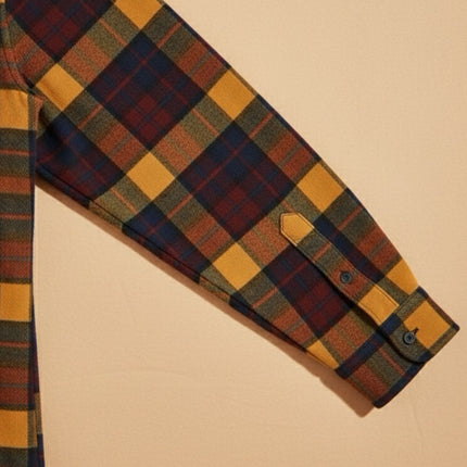 قميص شتوى رجالي كاروهات بجيوب امامية وياقة عادية